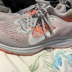 Barely worn Nike Zoom Winflo 5 Womens sneakers size 7